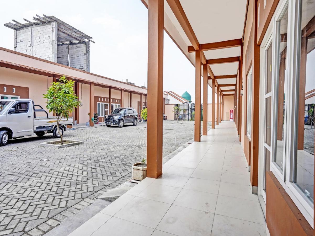 Hotel Oyo 92006 Kost Sejahtera Syariah Sidoarjo Exteriér fotografie
